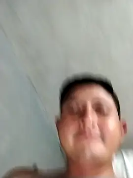 Snapshot of LiloWnn chatting on 12/21/25, 10:22 LiloWnn online show from 12/21/25, 10:22