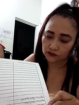 Snapshot of linda_luna29 chatting on 11/15/25, 03:15 linda luna29 online show from 11/15/25, 03:15