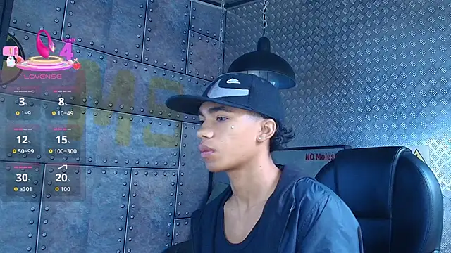 Snapshot of AlanCutee chatting on 10/22/25, 12:16 AlanCutee online show from 10/22/25, 12:16