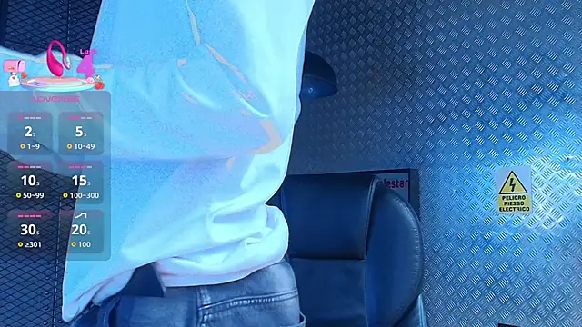 Snapshot of AlanCutee chatting on 10/23/25, 12:04 AlanCutee online show from 10/23/25, 12:04