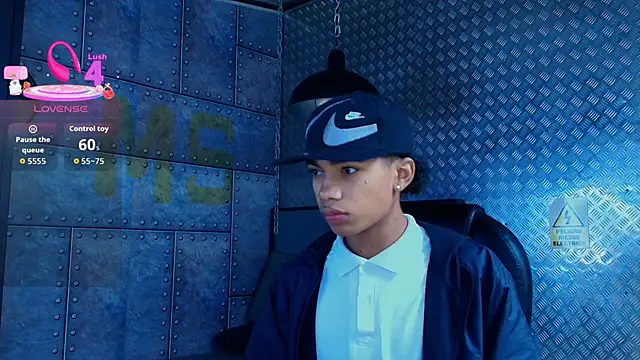 Snapshot of AlanCutee chatting on 10/26/25, 12:33 AlanCutee online show from 10/26/25, 12:33