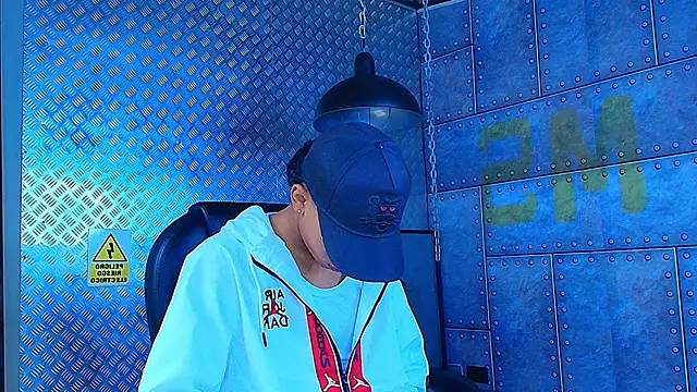 Snapshot of AlanCutee chatting on 11/01/25, 11:56 AlanCutee online show from 11/01/25, 11:56