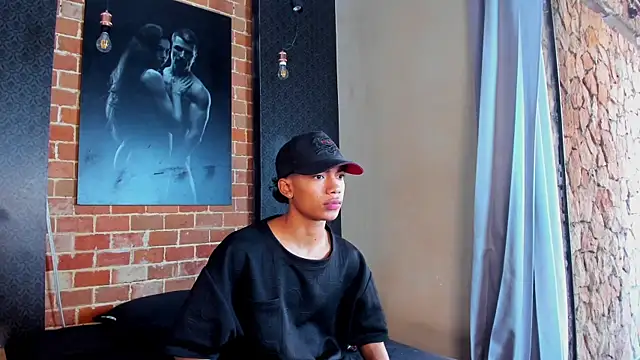 Snapshot of AlanCutee chatting on 11/02/25, 12:40 AlanCutee online show from 11/02/25, 12:40