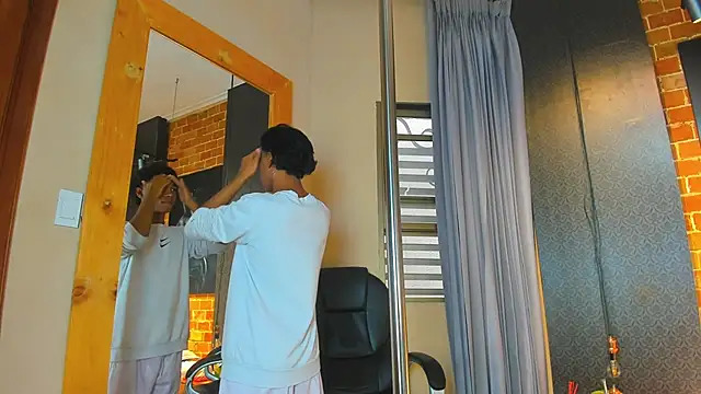 Snapshot of AlanCutee chatting on 11/16/25, 12:33 AlanCutee online show from 11/16/25, 12:33