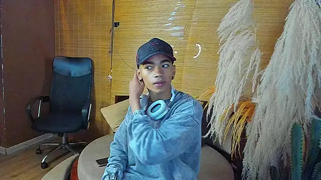 Snapshot of AlanCutee chatting on 11/27/25, 11:23 AlanCutee online show from 11/27/25, 11:23