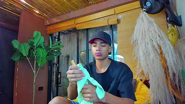 Snapshot of AlanCutee chatting on 11/30/25, 12:42 AlanCutee online show from 11/30/25, 12:42