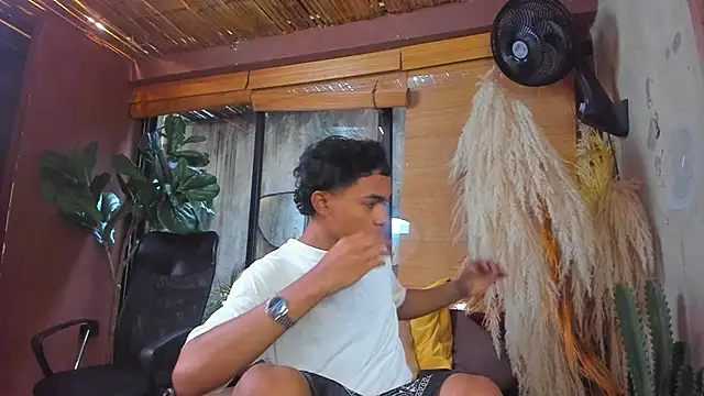 Snapshot of AlanCutee chatting on 12/02/25, 03:07 AlanCutee online show from 12/02/25, 03:07