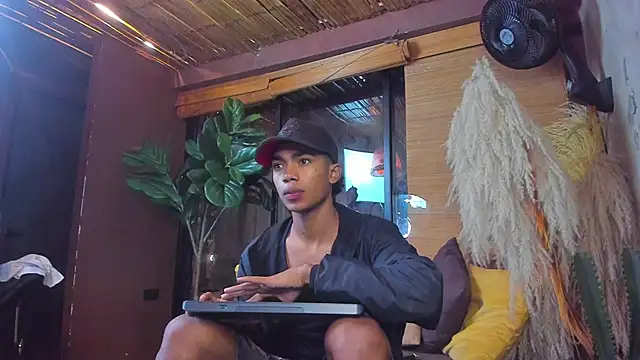 Snapshot of AlanCutee chatting on 12/03/25, 11:19 AlanCutee online show from 12/03/25, 11:19