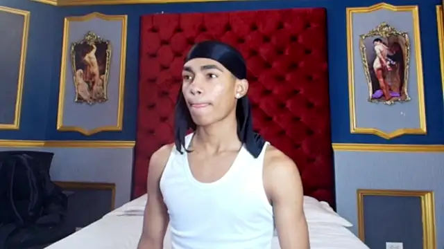 Snapshot of AlanCutee chatting on 12/15/25, 08:13 AlanCutee online show from 12/15/25, 08:13