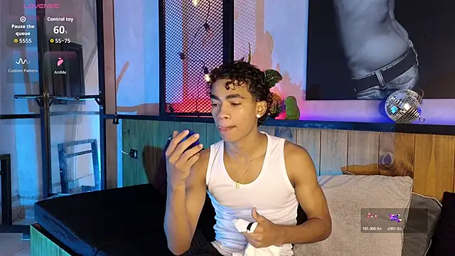 AlanCutee online show from 03/25/26, 03:51