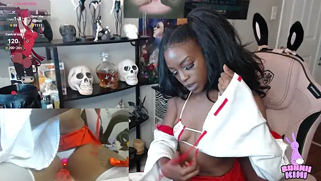 Snapshot of bunniikimi chatting on 09/14/25, 12:59 bunniikimi online show from 09/14/25, 12:59