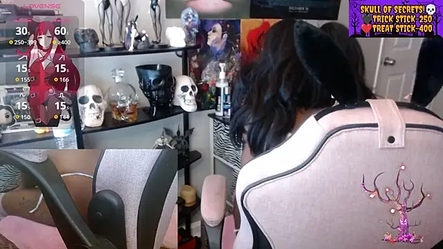 Snapshot of bunniikimi chatting on 09/19/25, 11:22 bunniikimi online show from 09/19/25, 11:22