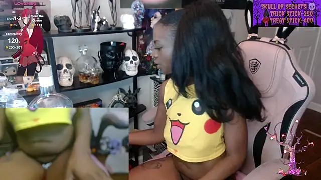 Snapshot of bunniikimi chatting on 09/22/25, 12:07 bunniikimi online show from 09/22/25, 12:07