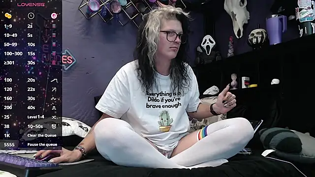 Snapshot of oddywithabody chatting on 11/10/25, 04:55 oddywithabody online show from 11/10/25, 04:55