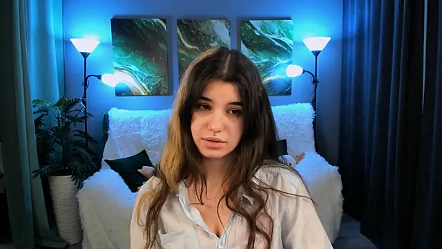 Snapshot of AnoraDark chatting on 10/04/25, 06:28 AnoraDark online show from 10/04/25, 06:28