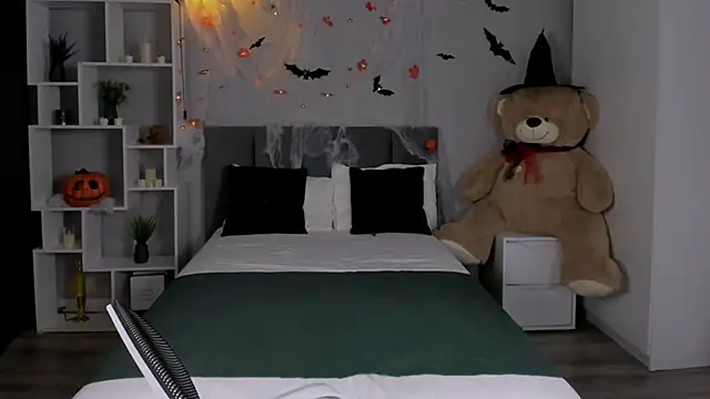 Snapshot of AnoraDark chatting on 10/26/25, 12:44 AnoraDark online show from 10/26/25, 12:44