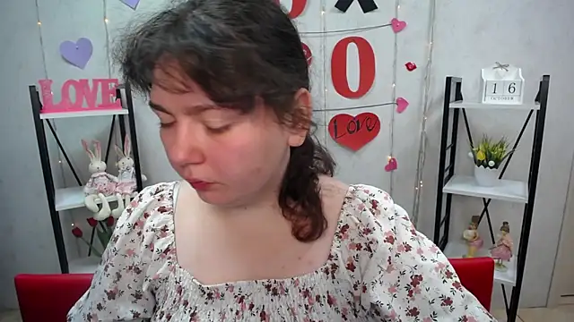 Snapshot of NeonilaLisova chatting on 10/16/25, 05:30 NeonilaLisova online show from 10/16/25, 05:30