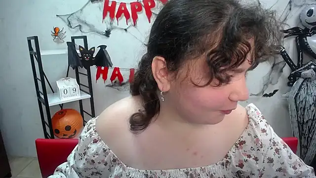 Snapshot of NeonilaLisova chatting on 11/10/25, 12:15 NeonilaLisova online show from 11/10/25, 12:15