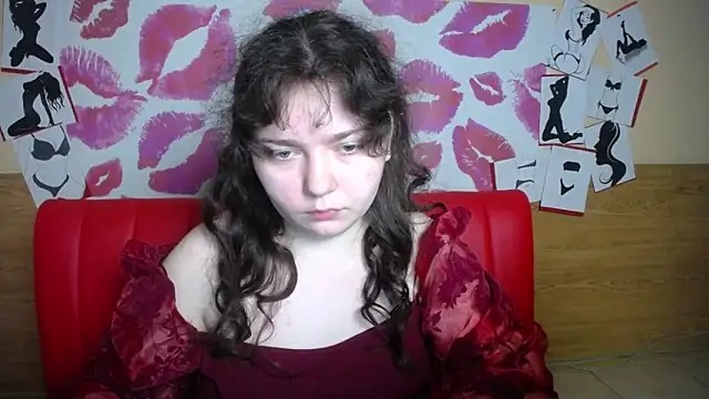 Snapshot of NeonilaLisova chatting on 12/15/25, 12:09 NeonilaLisova online show from 12/15/25, 12:09