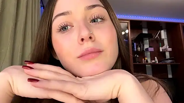 Snapshot of Adel_strongwoman chatting on 11/28/25, 05:04 Adel strongwoman online show from 11/28/25, 05:04