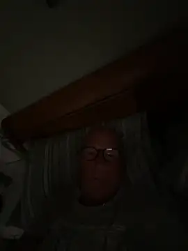 Snapshot of philefc chatting on 09/28/25, 07:03 philefc online show from 09/28/25, 07:03