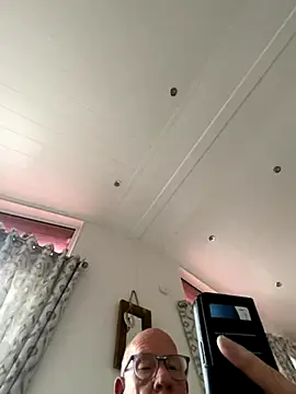 Snapshot of philefc chatting on 10/03/25, 10:01 philefc online show from 10/03/25, 10:01