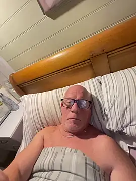 Snapshot of philefc chatting on 10/15/25, 08:31 philefc online show from 10/15/25, 08:31