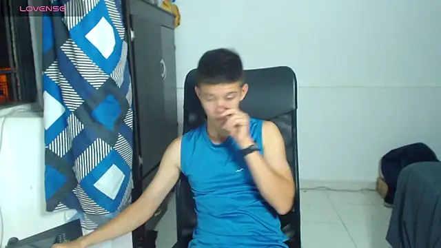 JhoanVelezModel online show from 10/04/25, 05:16