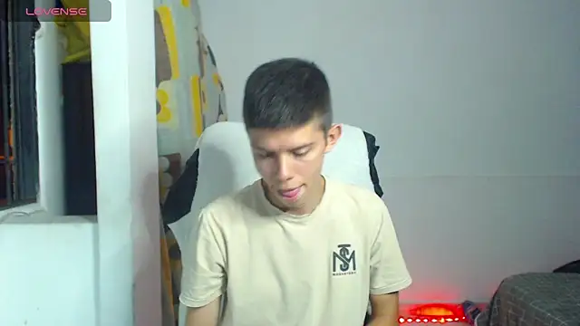 JhoanVelezModel online show from 10/08/25, 03:15
