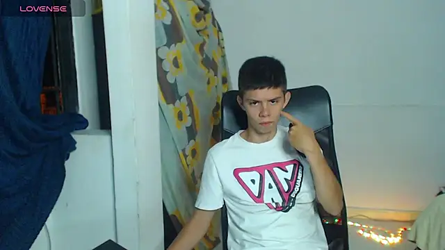 JhoanVelezModel online show from 10/12/25, 04:11