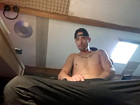 Snapshot of kompiee chatting on 11/03/25, 08:04 kompiee online show from 11/03/25, 08:04