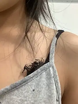    Lily    online show from 04/05/26, 07:49