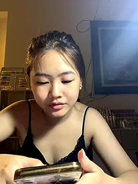 Snapshot of Lucky-nice202 chatting on 10/18/25, 05:03 Lucky-nice202 online show from 10/18/25, 05:03
