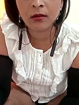 Snapshot of Queen_Kushi4 chatting on 04/23/26, 05:30 Queen Kushi4 online show from 04/23/26, 05:30