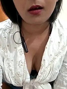 Snapshot of Queen_Kushi4 chatting on 06/18/26, 06:12 Queen Kushi4 online show from 06/18/26, 06:12