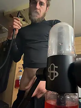 Snapshot of high3ndlowlife chatting on 12/14/25, 05:51 high3ndlowlife online show from 12/14/25, 05:51