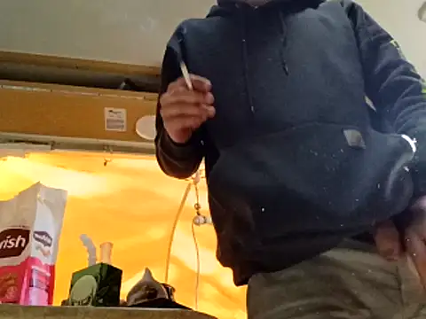 Snapshot of high3ndlowlife chatting on 12/16/25, 05:40 high3ndlowlife online show from 12/16/25, 05:40