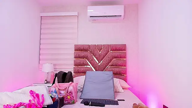 emma madi online show from 11/11/25, 11:54