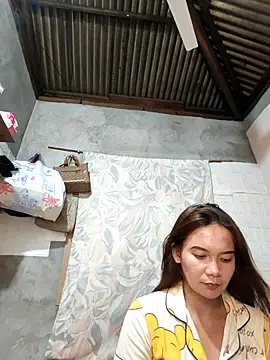 Snapshot of ur_hotsiren chatting on 11/04/25, 03:44 ur hotsiren online show from 11/04/25, 03:44