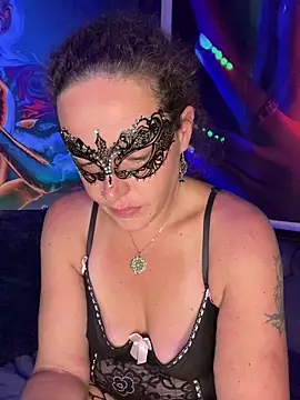 Snapshot of Nadja_Noir chatting on 10/23/25, 04:12 Nadja Noir online show from 10/23/25, 04:12