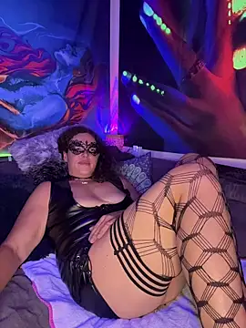 Snapshot of Nadja_Noir chatting on 10/25/25, 10:59 Nadja Noir online show from 10/25/25, 10:59