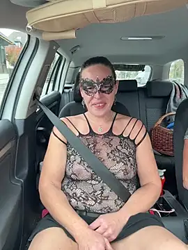 Snapshot of Nadja_Noir chatting on 11/08/25, 11:21 Nadja Noir online show from 11/08/25, 11:21