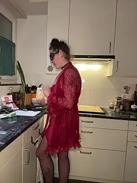 Snapshot of Nadja_Noir chatting on 11/26/25, 08:43 Nadja Noir online show from 11/26/25, 08:43