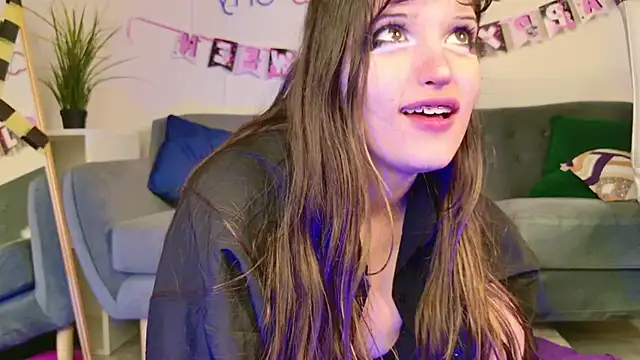 Snapshot of kamila_blush chatting on 10/25/25, 11:40 kamila blush online show from 10/25/25, 11:40