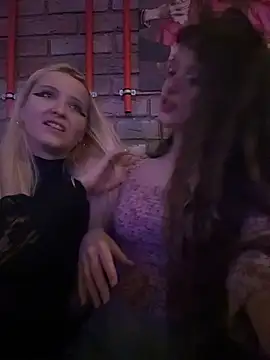 Snapshot of kamila_blush chatting on 12/22/25, 02:19 kamila blush online show from 12/22/25, 02:19