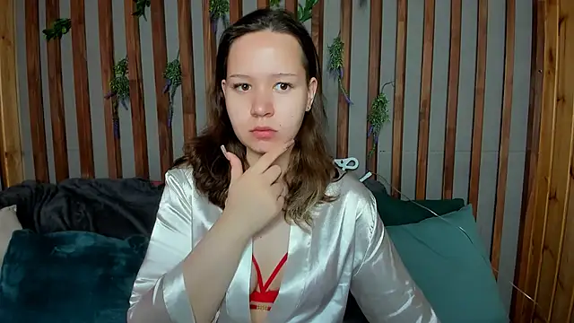 Snapshot of Laura_Ellinss chatting on 09/13/25, 01:38 Laura Ellinss online show from 09/13/25, 01:38