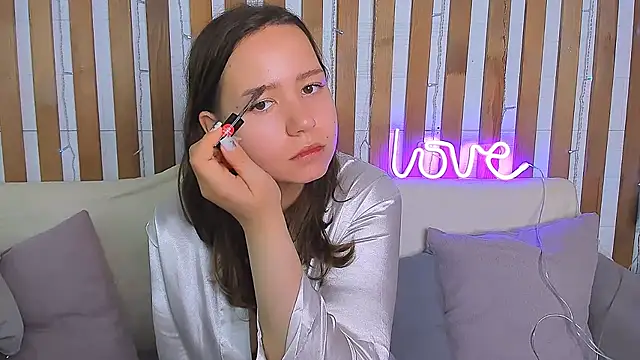 Snapshot of Laura_Ellinss chatting on 09/17/25, 06:59 Laura Ellinss online show from 09/17/25, 06:59