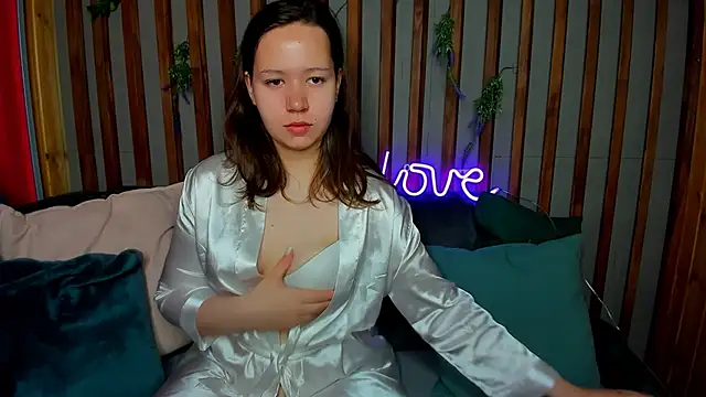 Snapshot of Laura_Ellinss chatting on 09/27/25, 01:10 Laura Ellinss online show from 09/27/25, 01:10