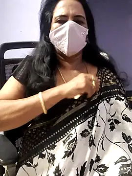 Snapshot of mallu-lover chatting on 11/17/25, 11:43 mallu-lover online show from 11/17/25, 11:43