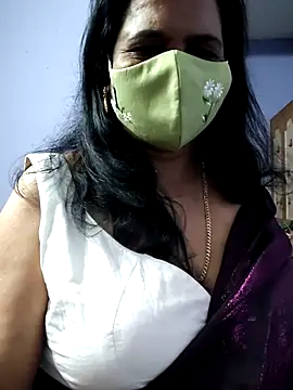 Snapshot of mallu-lover chatting on 11/26/25, 08:43 mallu-lover online show from 11/26/25, 08:43